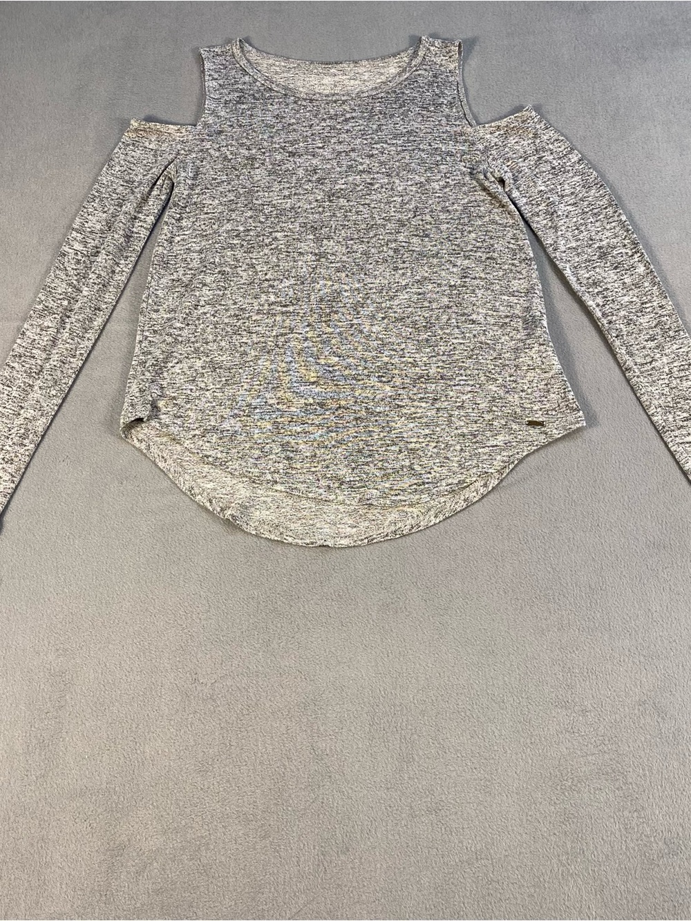Hollister women’s Cold-Shoulder Long Sleeve Top in Heather Gray, size S